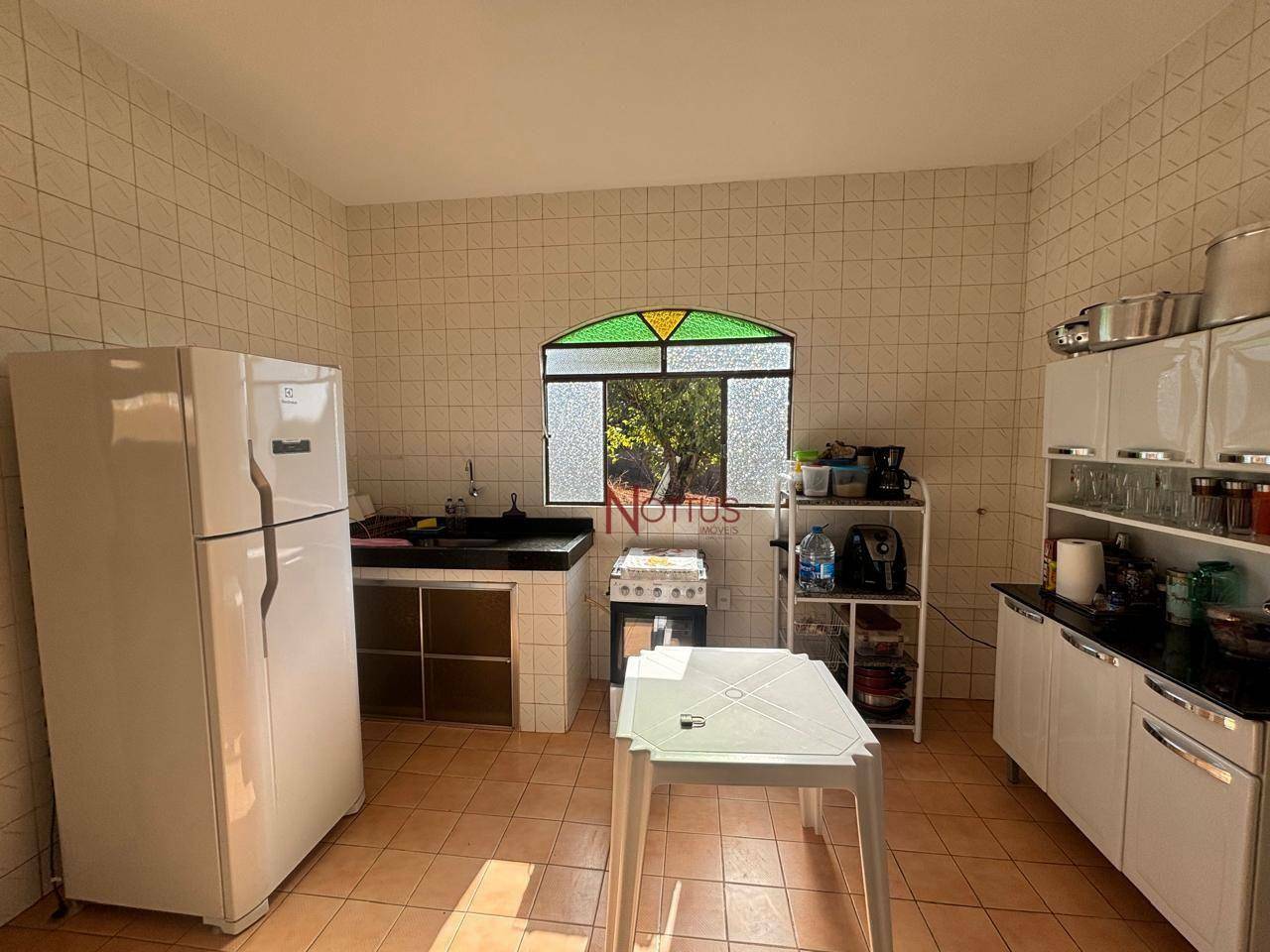 Casa à venda com 3 quartos, 250m² - Foto 7