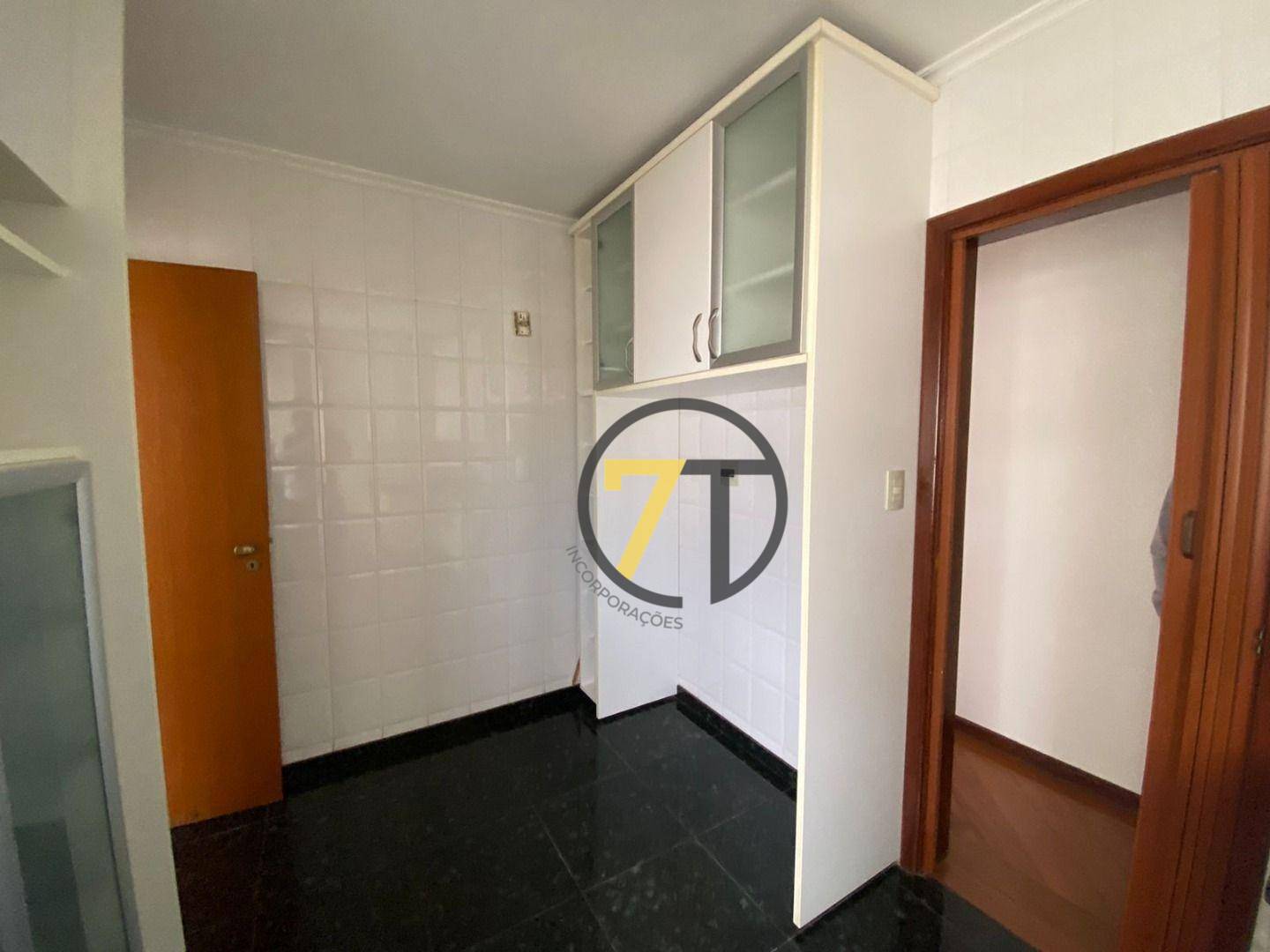 Apartamento à venda com 3 quartos, 140m² - Foto 11