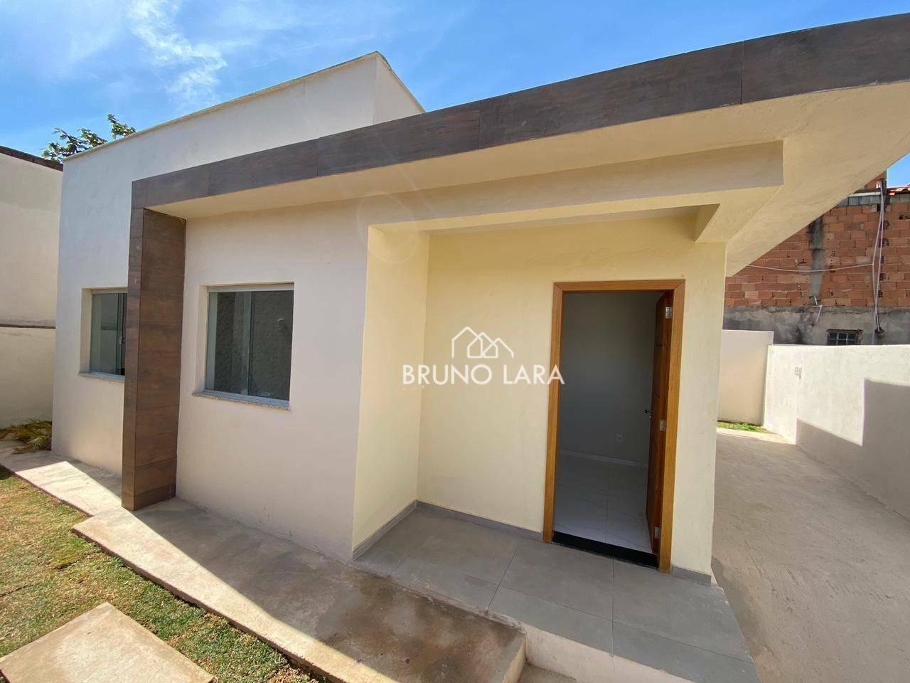 Casa à venda com 3 quartos, 75m² - Foto 1