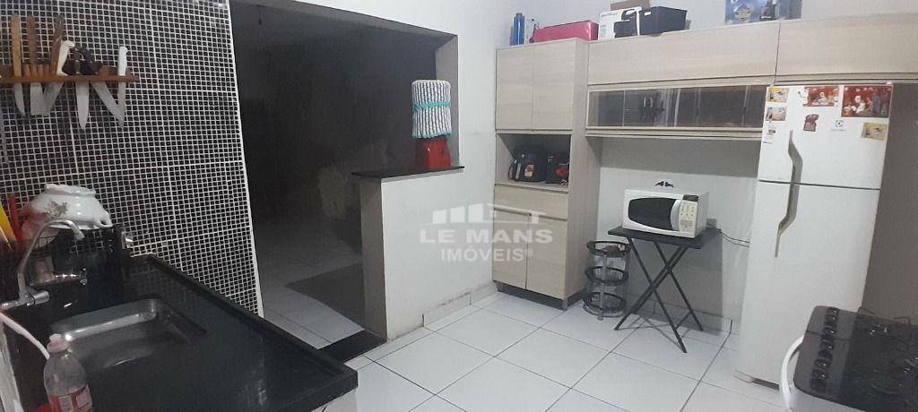 Casa à venda com 3 quartos, 150m² - Foto 1