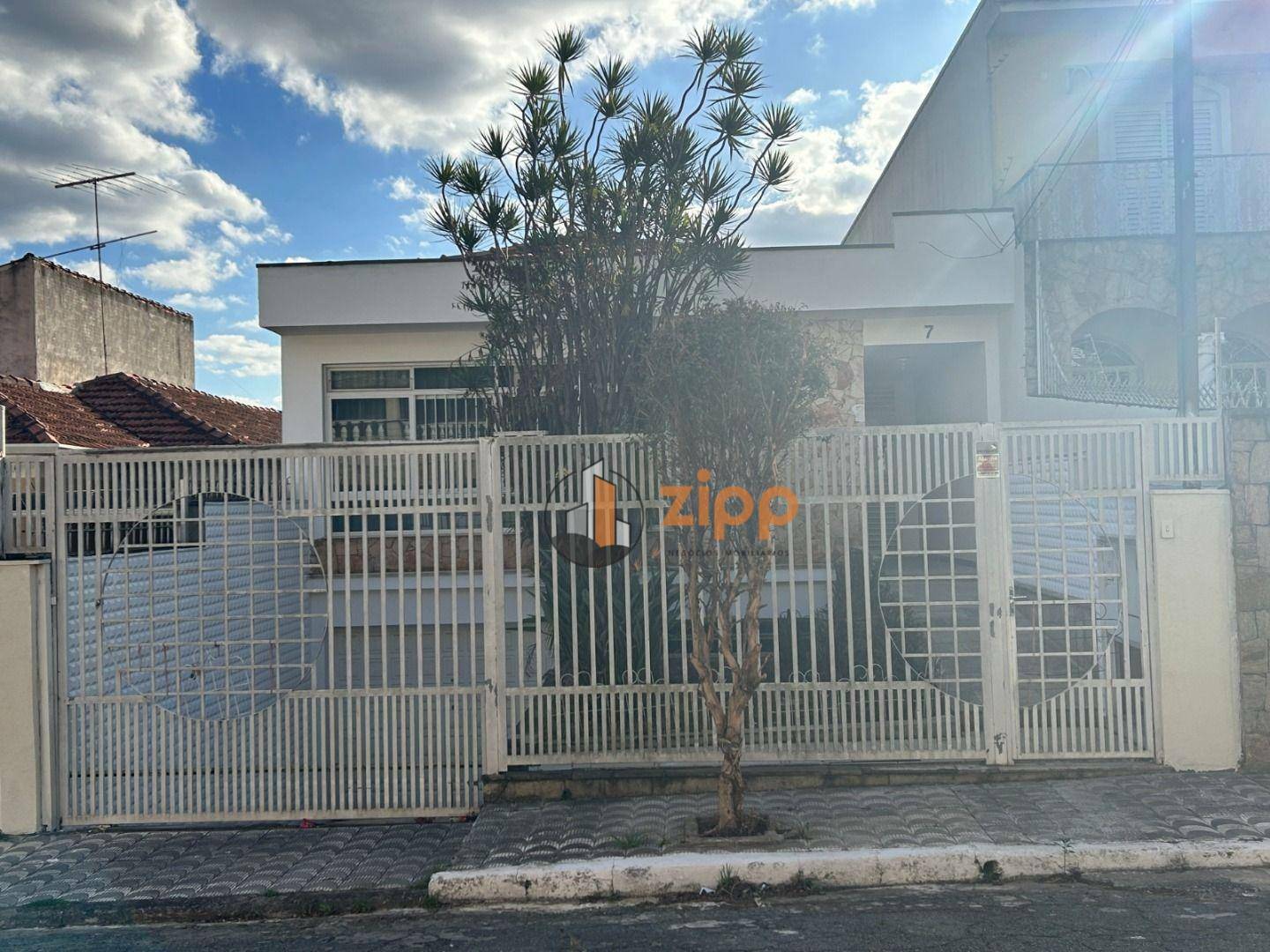 Sobrado à venda com 4 quartos, 256m² - Foto 2