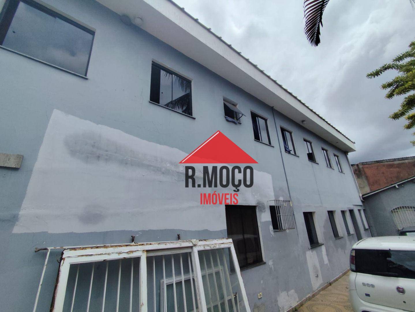 Casa à venda com 9 quartos, 200m² - Foto 3