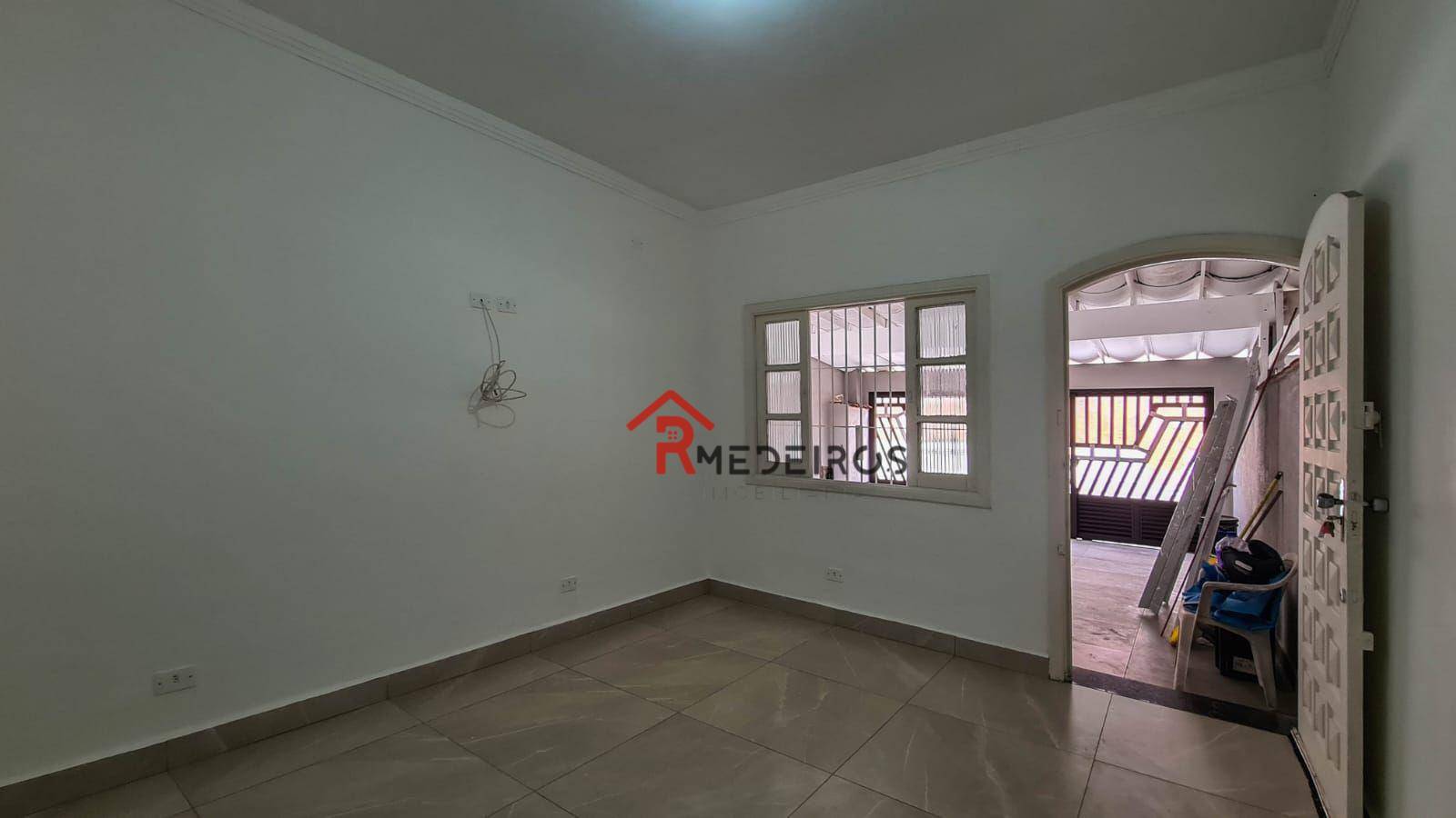 Casa à venda com 3 quartos, 90m² - Foto 4