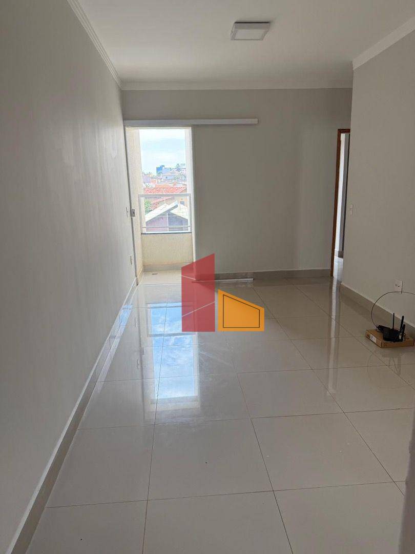 Apartamento à venda com 2 quartos, 64m² - Foto 3