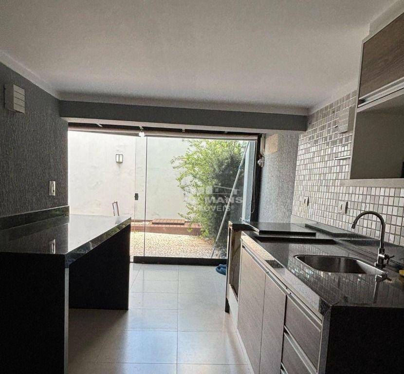 Casa à venda com 2 quartos, 180m² - Foto 12