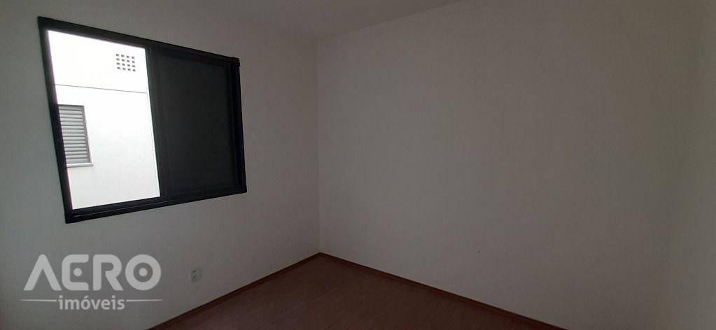 Apartamento à venda com 2 quartos, 45m² - Foto 3