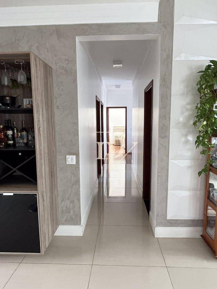 Casa à venda com 3 quartos, 219m² - Foto 8