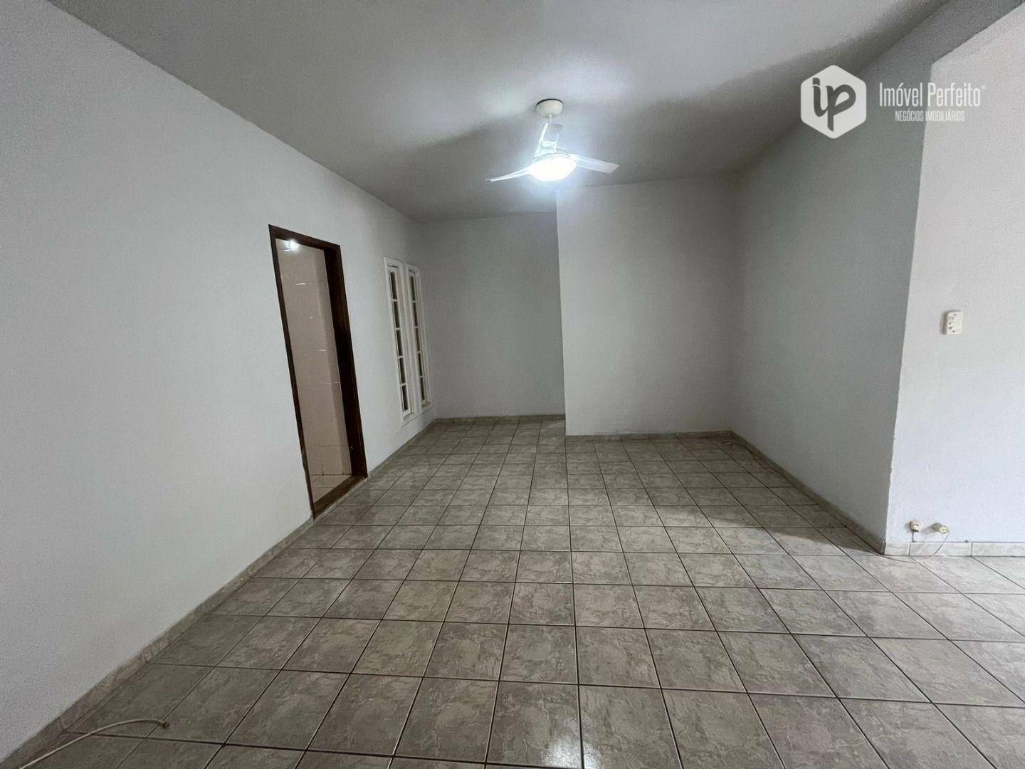 Casa para alugar com 3 quartos, 100m² - Foto 4