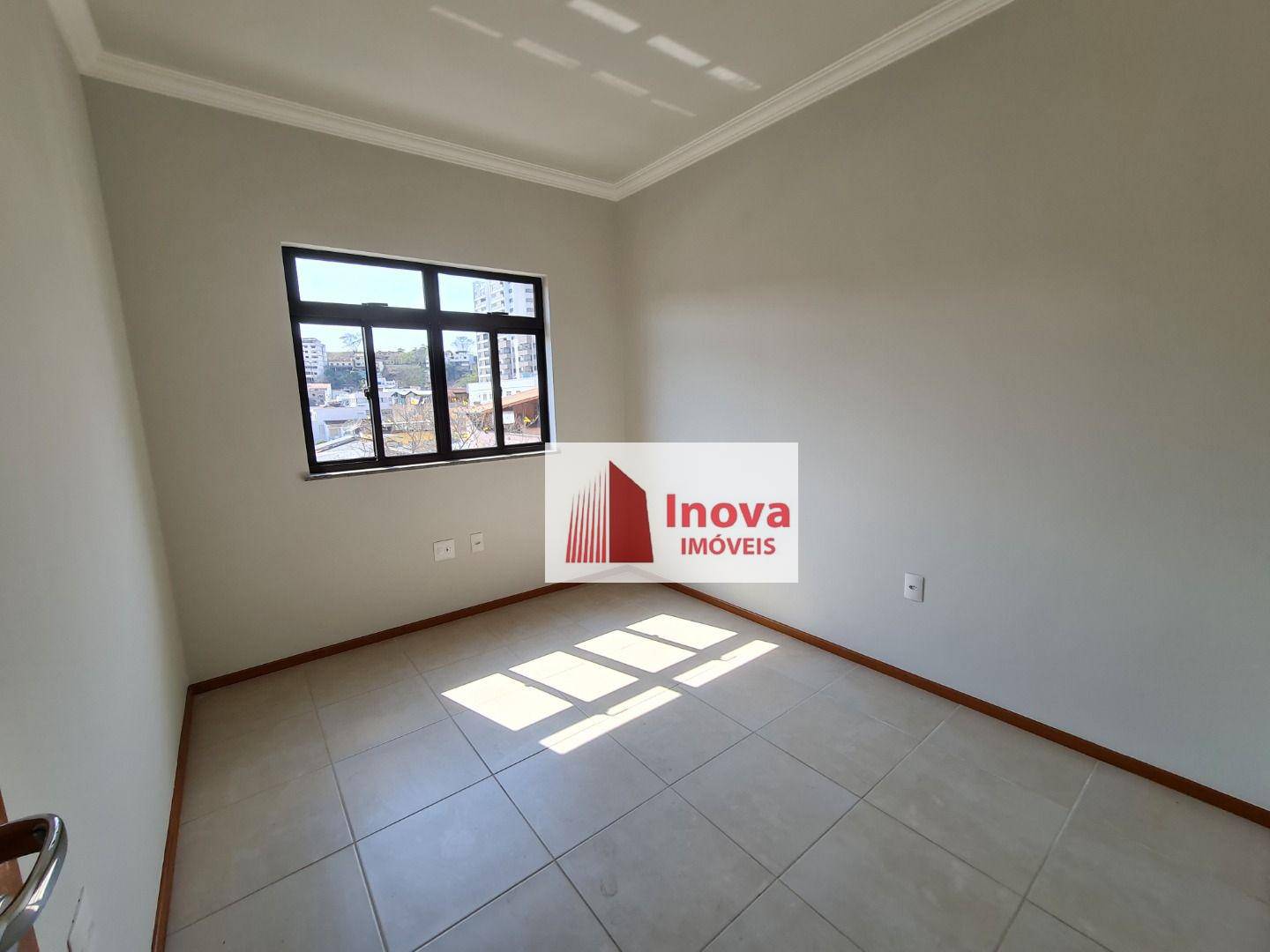 Apartamento à venda com 2 quartos, 75m² - Foto 11