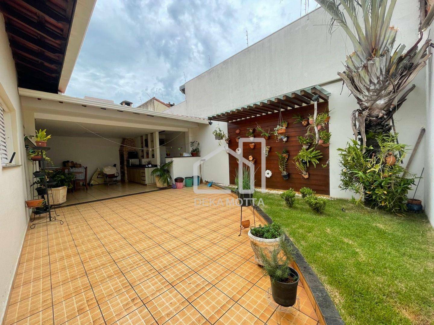 Casa à venda com 4 quartos, 245m² - Foto 1