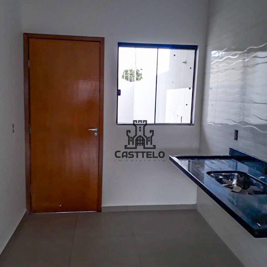 Casa à venda com 2 quartos, 65m² - Foto 4