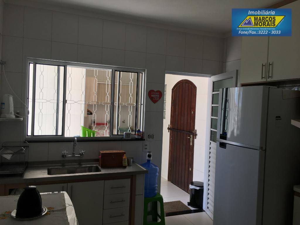 Casa à venda e aluguel com 3 quartos, 180m² - Foto 16