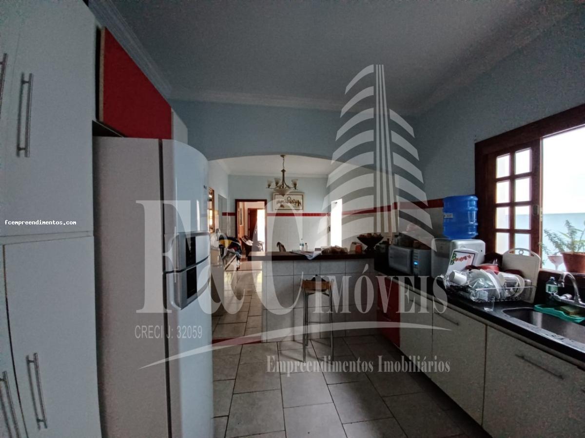 Casa à venda com 4 quartos, 454m² - Foto 1