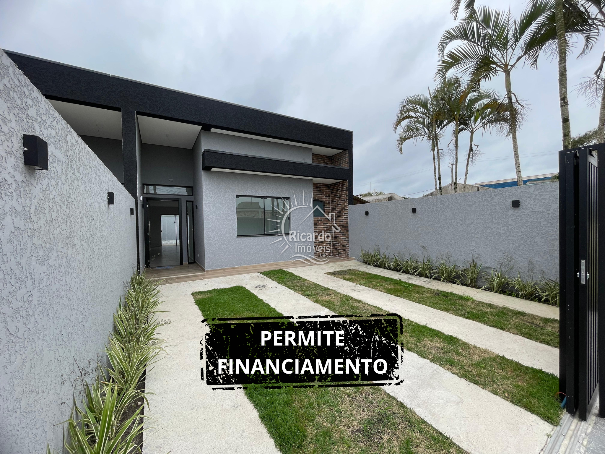 Casa à venda com 3 quartos, 76m² - Foto 1