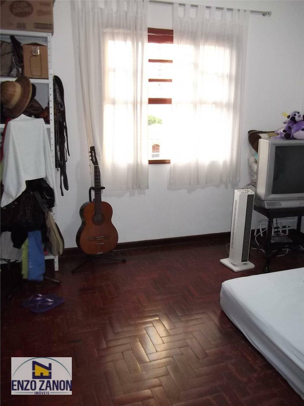 Casa à venda com 3 quartos, 201m² - Foto 4