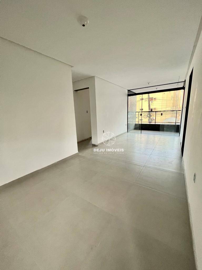 Apartamento à venda com 3 quartos, 74m² - Foto 2