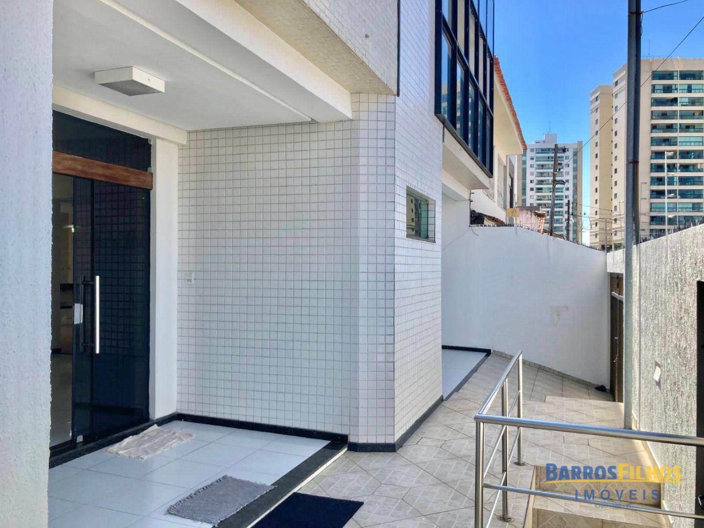 Casa para alugar com 4 quartos, 300m² - Foto 4