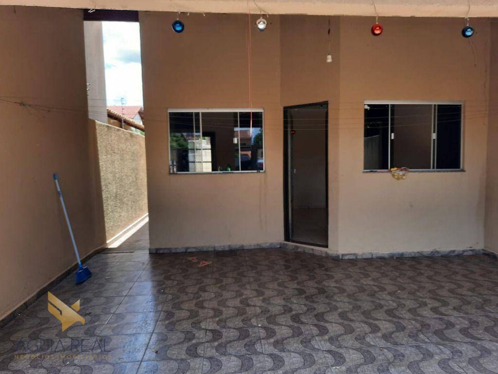 Casa à venda com 2 quartos, 55m² - Foto 2