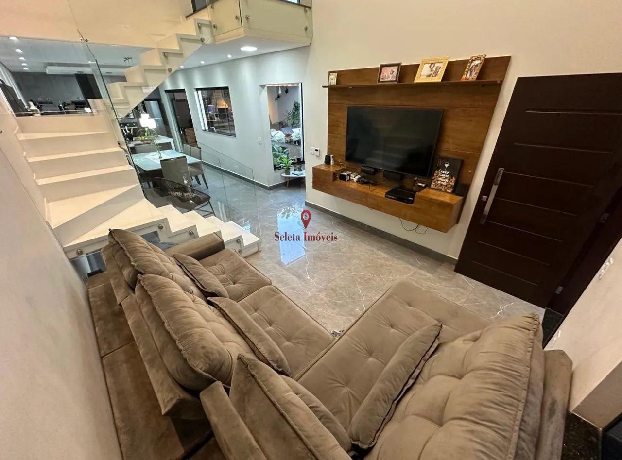 Casa à venda com 3 quartos, 190m² - Foto 1