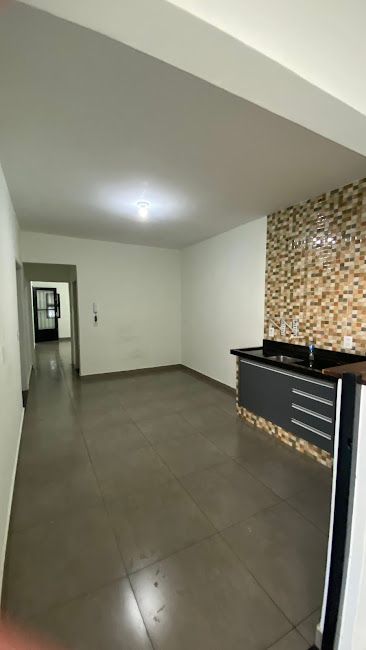 Casa para alugar com 2 quartos, 140m² - Foto 8