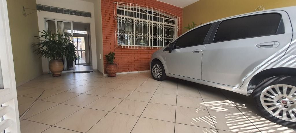 Sobrado à venda com 3 quartos, 200m² - Foto 2