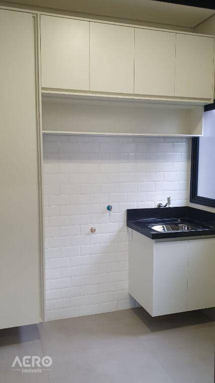 Casa de Condomínio à venda com 3 quartos, 240m² - Foto 4