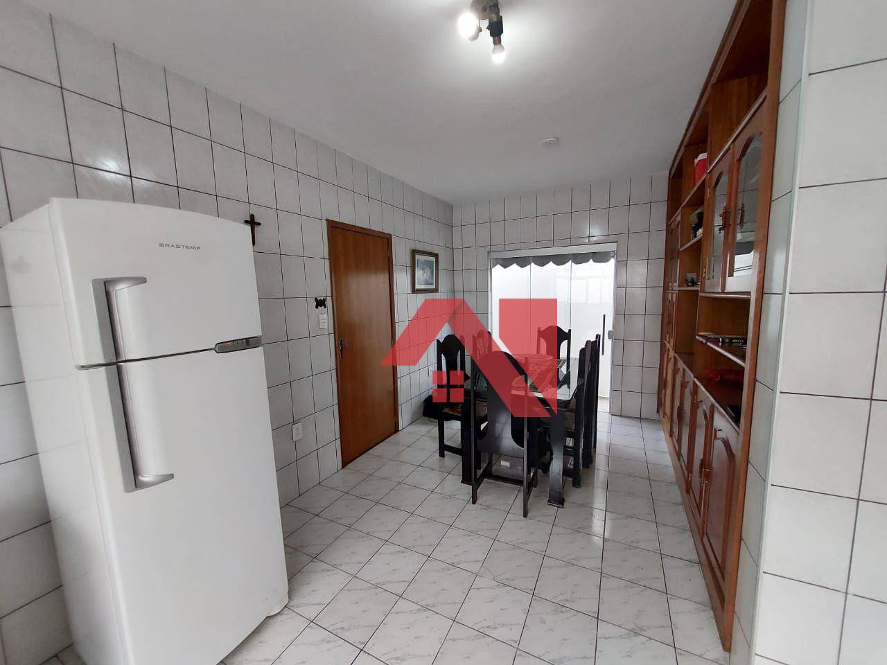 Casa à venda com 3 quartos, 137m² - Foto 1