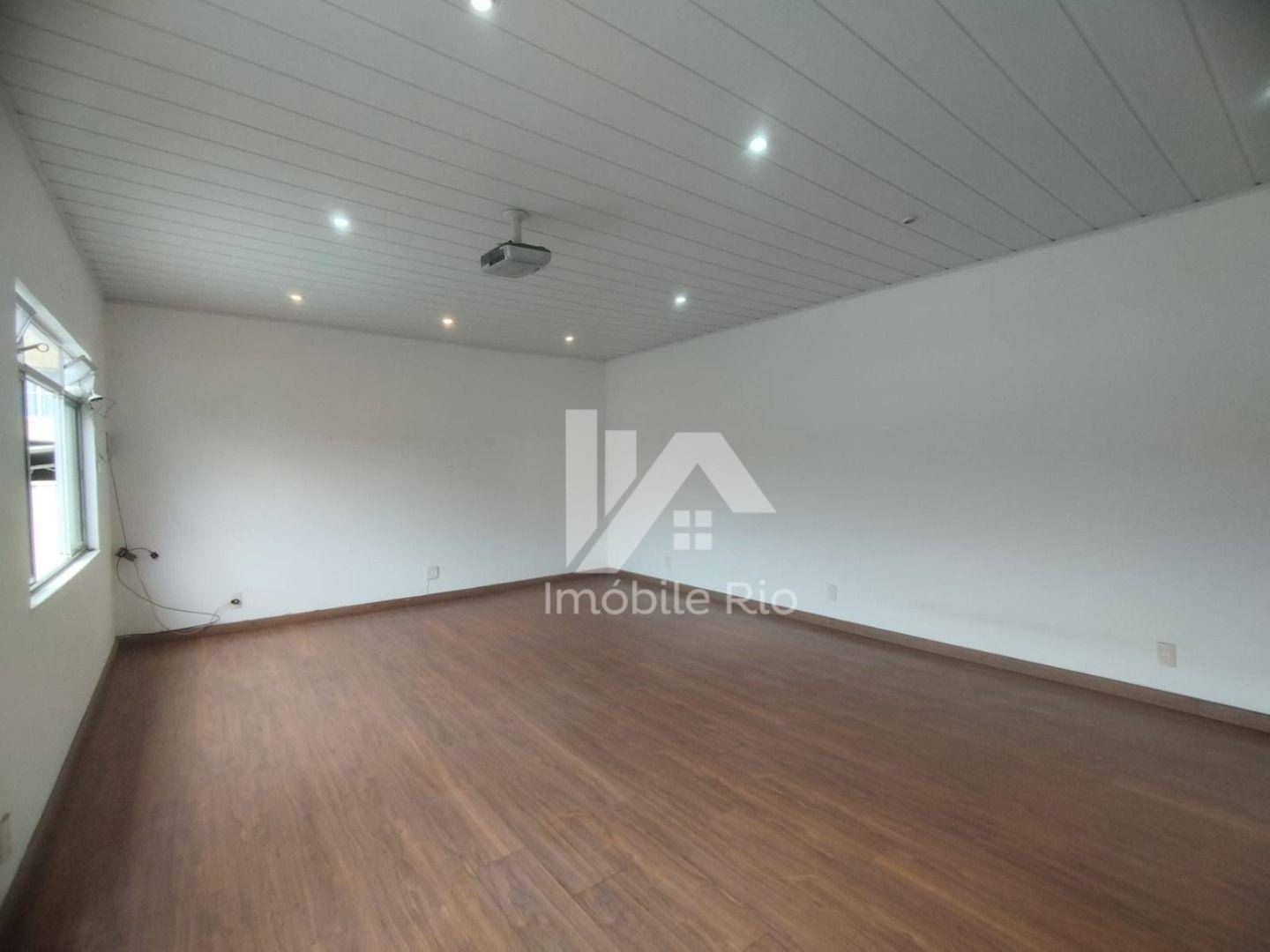 Casa à venda com 3 quartos, 258m² - Foto 2