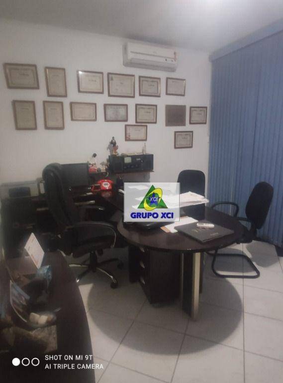 Casa à venda e aluguel com 3 quartos, 400m² - Foto 55