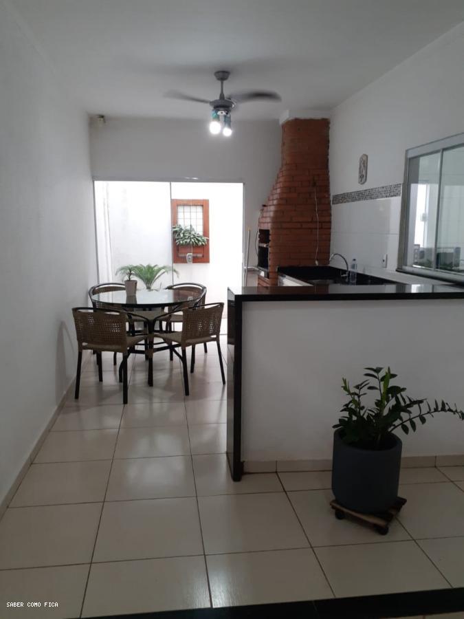 Casa à venda com 3 quartos, 300m² - Foto 11