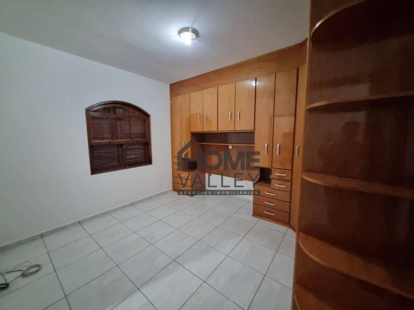 Casa à venda e aluguel com 4 quartos, 220m² - Foto 9