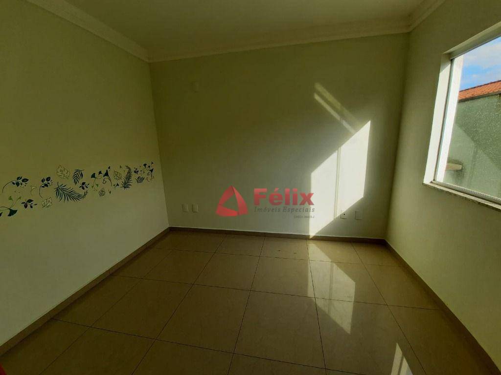 Sobrado à venda com 4 quartos, 180m² - Foto 2