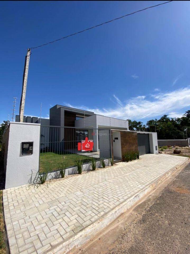 Casa à venda com 2 quartos, 200m² - Foto 1