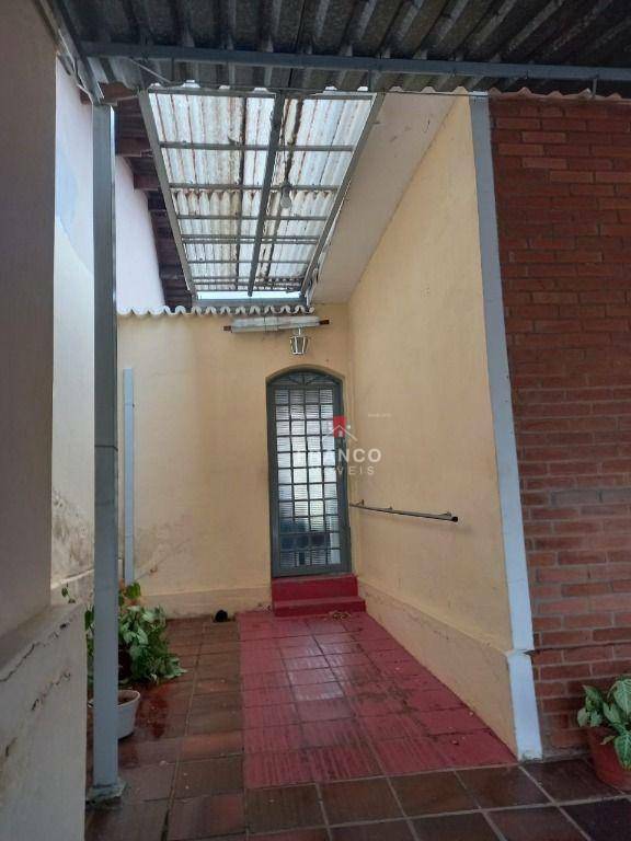 Casa à venda com 2 quartos, 140m² - Foto 2