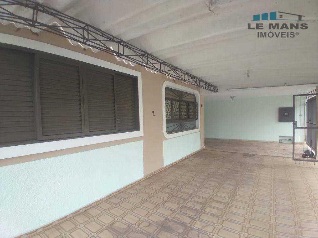 Casa à venda com 3 quartos, 195m² - Foto 1