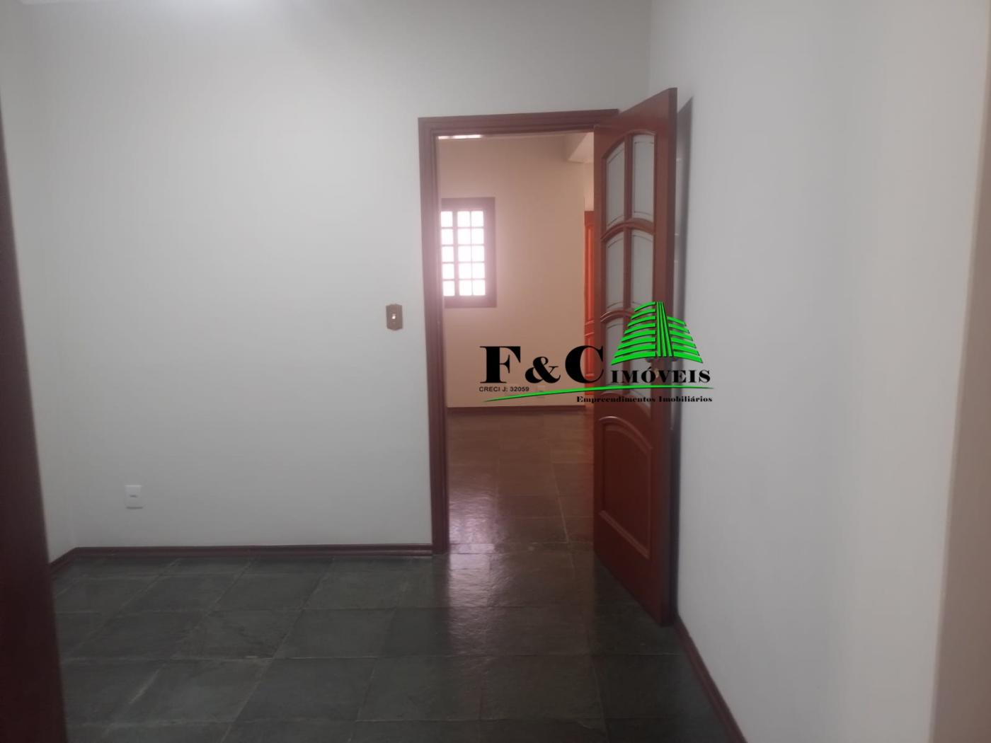 Casa à venda com 3 quartos, 250m² - Foto 5