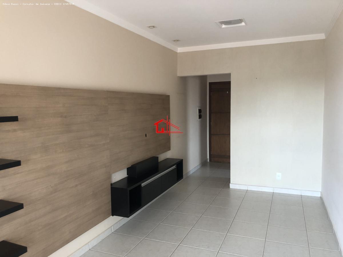 Apartamento à venda com 2 quartos, 75m² - Foto 4