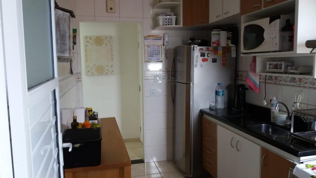 Apartamento à venda com 2 quartos, 72m² - Foto 4