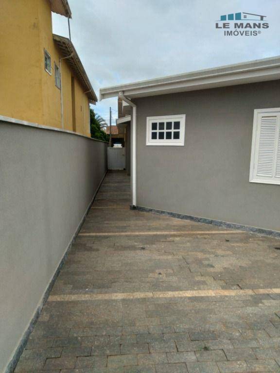 Casa de Condomínio à venda com 3 quartos, 242m² - Foto 25