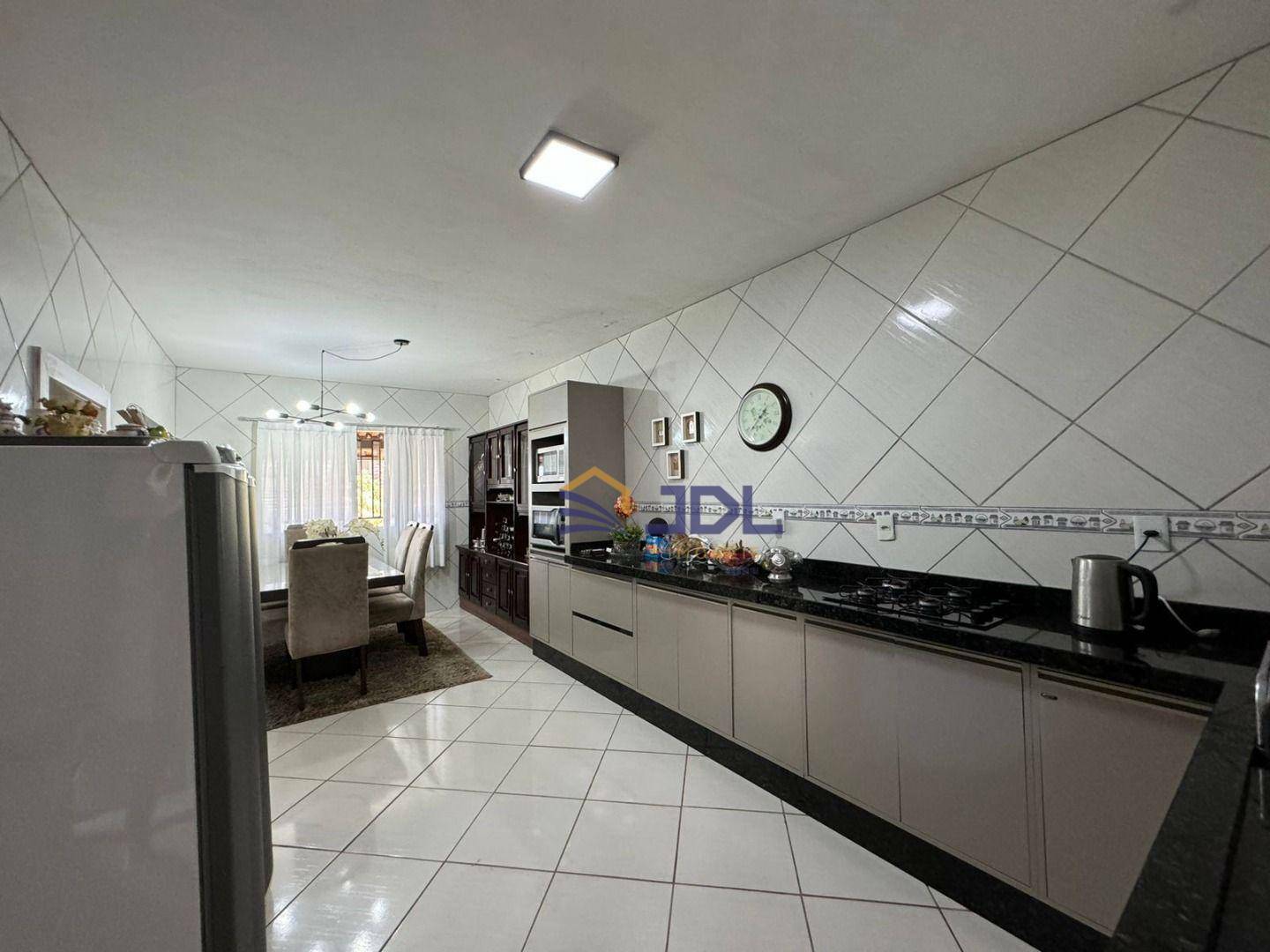 Casa à venda com 4 quartos, 210m² - Foto 13