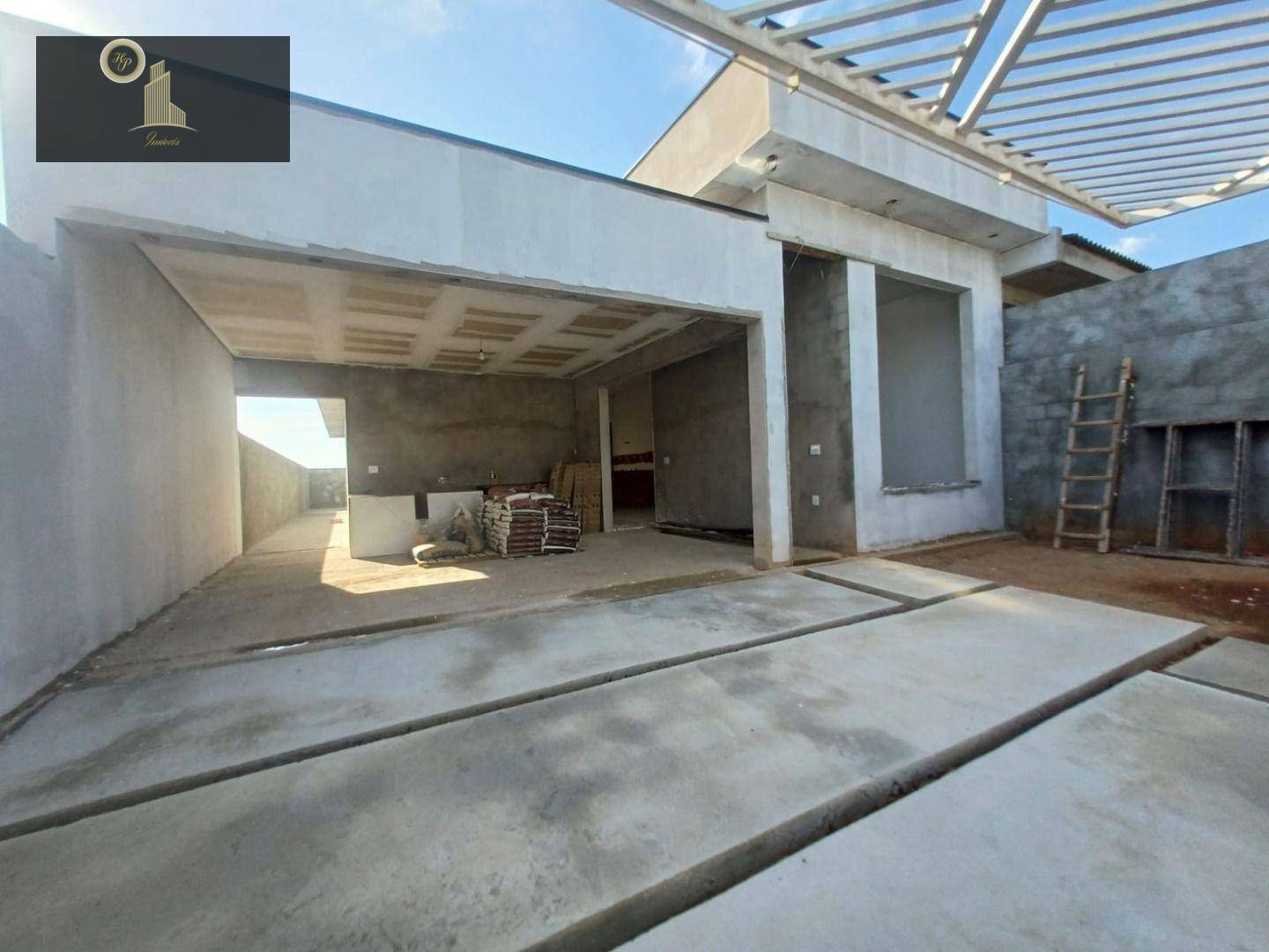 Casa à venda com 3 quartos, 161m² - Foto 1