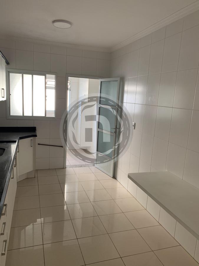 Apartamento à venda com 3 quartos, 124m² - Foto 5