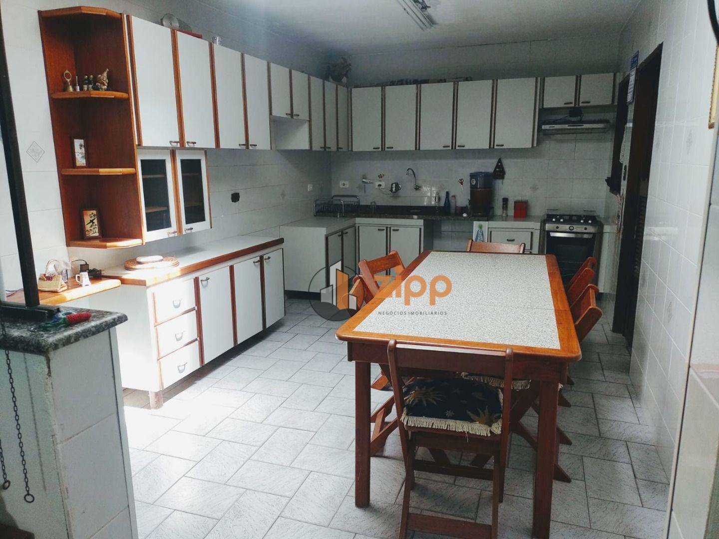 Casa à venda e aluguel com 2 quartos, 140m² - Foto 1