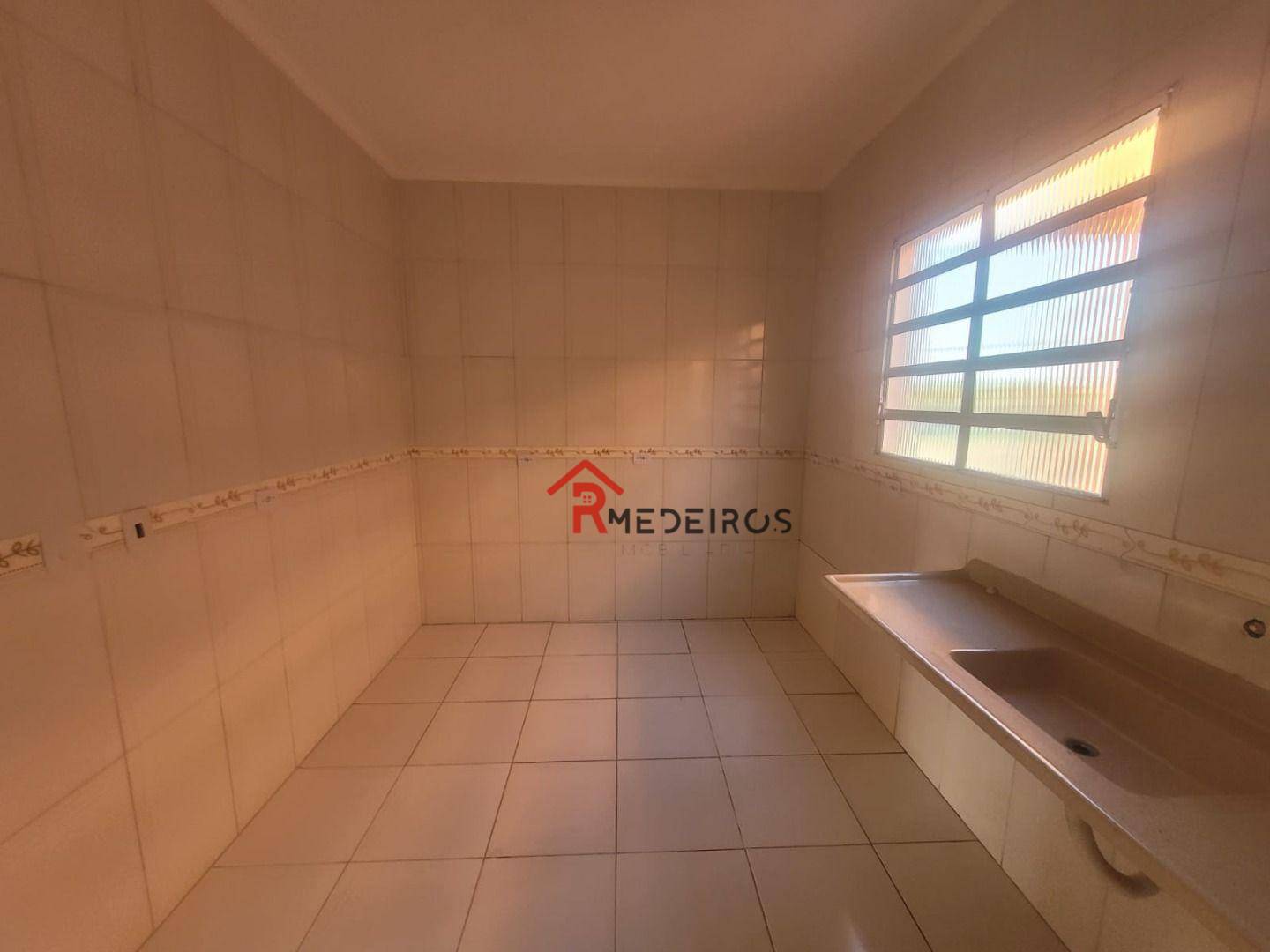 Casa à venda com 2 quartos, 70m² - Foto 7