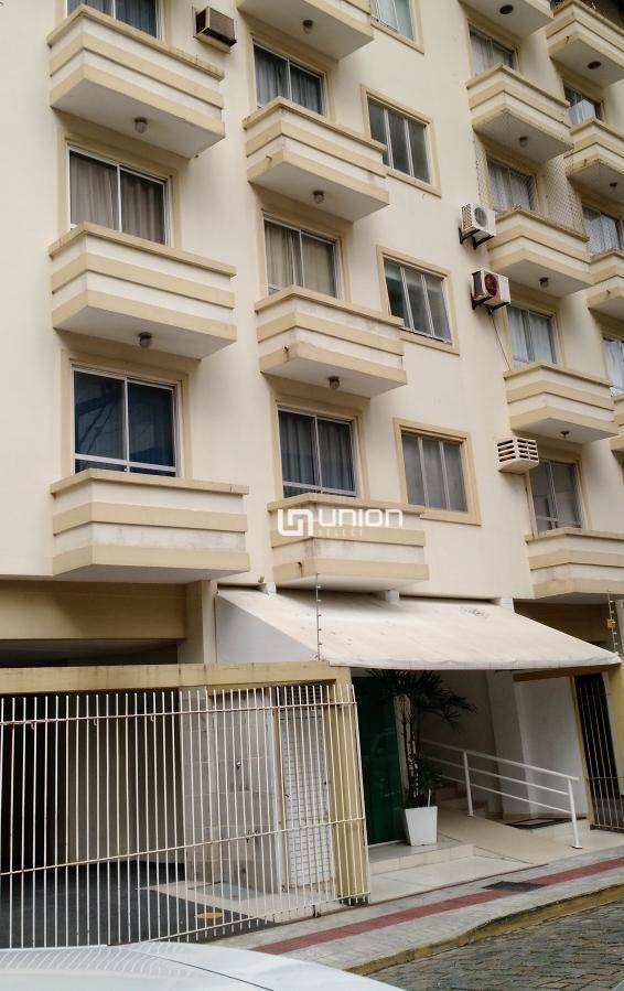 Apartamento à venda com 4 quartos, 215m² - Foto 1