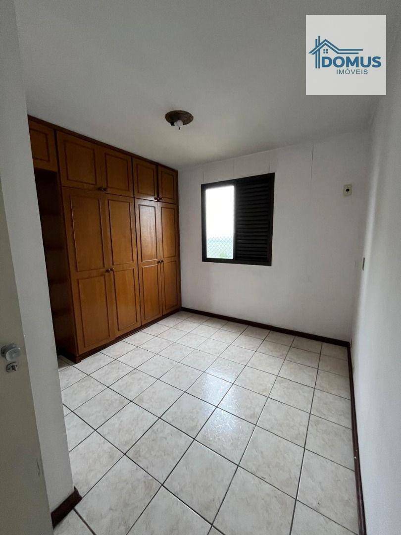 Apartamento para alugar com 3 quartos, 115m² - Foto 8