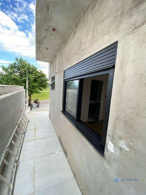 Casa de Condomínio à venda com 3 quartos, 180m² - Foto 2