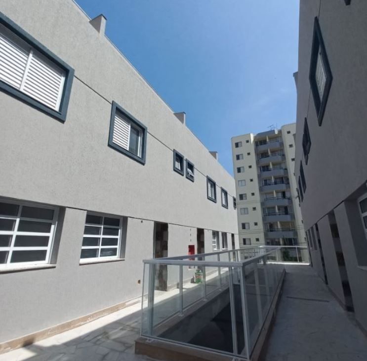 Casa de Condomínio para alugar com 3 quartos, 75m² - Foto 1