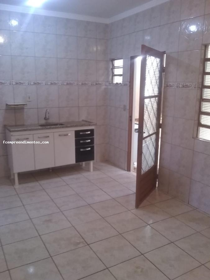 Casa à venda com 4 quartos, 200m² - Foto 13