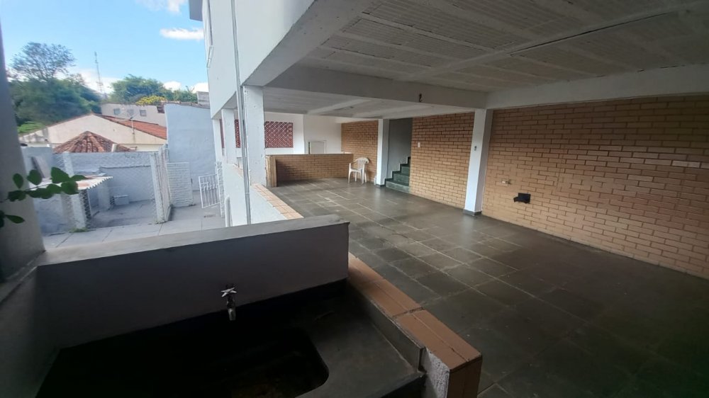 Casa à venda com 4 quartos, 222m² - Foto 3